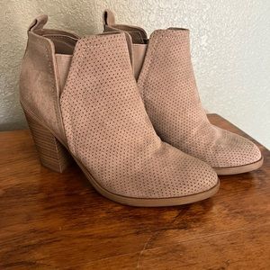 Universal Trend Tan Women’s Size 6 Boots Faux Suede